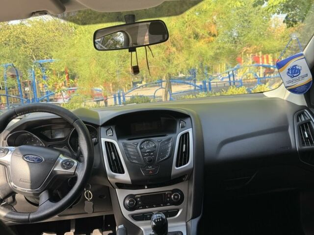 Белый Форд Фокус, объемом двигателя 1 л и пробегом 228 тыс. км за 6000 $, фото 6 на Automoto.ua