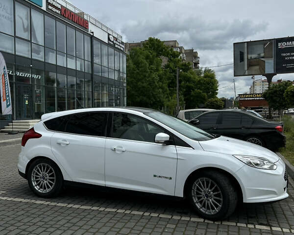 Форд Фокус 2013 в Ивано-Франковске на Automoto.ua Белый Форд Фокус, объемом двигателя 0 л и пробегом 165 тыс. км за 7800 $, фото 2 на Automoto.ua