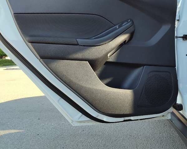 Белый Форд Фокус, объемом двигателя 1 л и пробегом 166 тыс. км за 6300 $, фото 11 на Automoto.ua