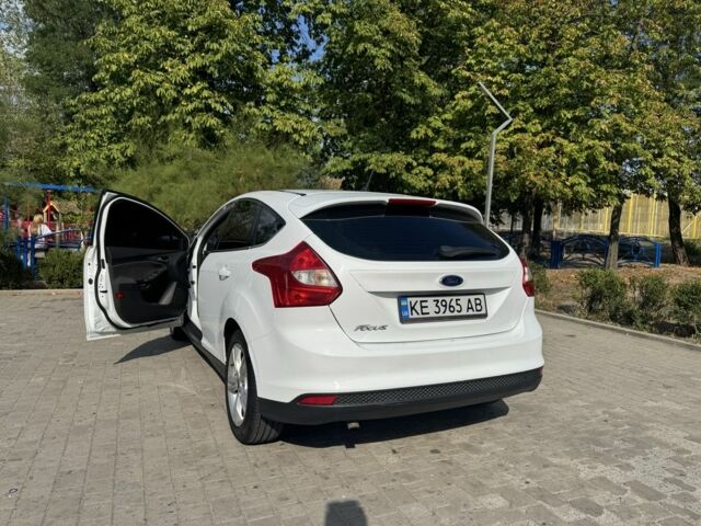 Белый Форд Фокус, объемом двигателя 1 л и пробегом 228 тыс. км за 6000 $, фото 4 на Automoto.ua