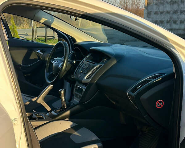 Белый Форд Фокус, объемом двигателя 1 л и пробегом 290 тыс. км за 5200 $, фото 17 на Automoto.ua
