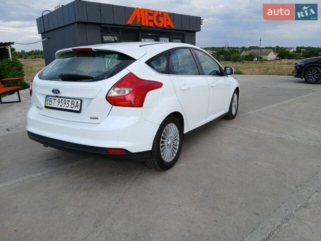 Белый Форд Фокус, объемом двигателя 1 л и пробегом 205 тыс. км за 5600 $, фото 4 на Automoto.ua