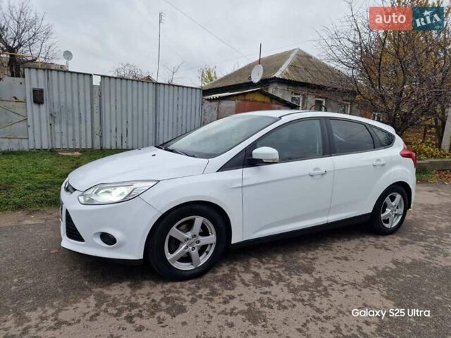 Белый Форд Фокус, объемом двигателя 1 л и пробегом 149 тыс. км за 5600 $, фото 2 на Automoto.ua