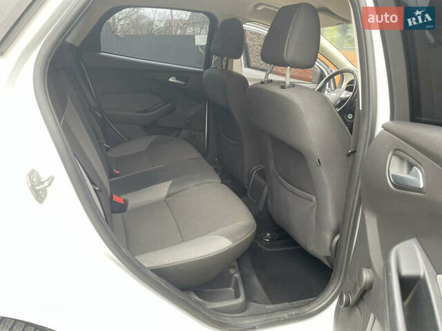 Белый Форд Фокус, объемом двигателя 1.56 л и пробегом 260 тыс. км за 7399 $, фото 7 на Automoto.ua