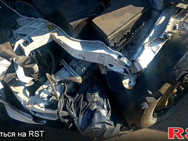 Форд Фокус 2013 у Києві на Automoto.ua Білий Форд Фокус, об'ємом двигуна 1 л та пробігом 161 тис. км за 4444 $, фото 4 на Automoto.ua