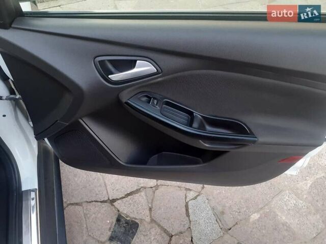 Белый Форд Фокус, объемом двигателя 1 л и пробегом 119 тыс. км за 7500 $, фото 13 на Automoto.ua