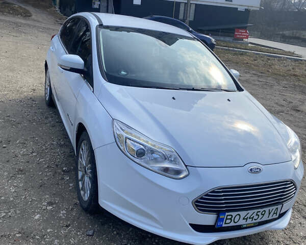 Белый Форд Фокус, объемом двигателя 0 л и пробегом 115 тыс. км за 7200 $, фото 2 на Automoto.ua