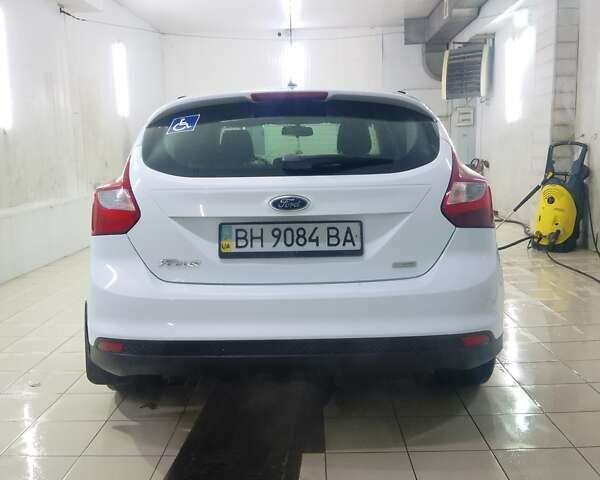 Белый Форд Фокус, объемом двигателя 1 л и пробегом 119 тыс. км за 5999 $, фото 4 на Automoto.ua