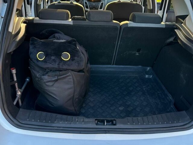 Белый Форд Фокус, объемом двигателя 1 л и пробегом 290 тыс. км за 4999 $, фото 17 на Automoto.ua