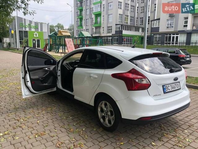 Белый Форд Фокус, объемом двигателя 1 л и пробегом 140 тыс. км за 6000 $, фото 26 на Automoto.ua
