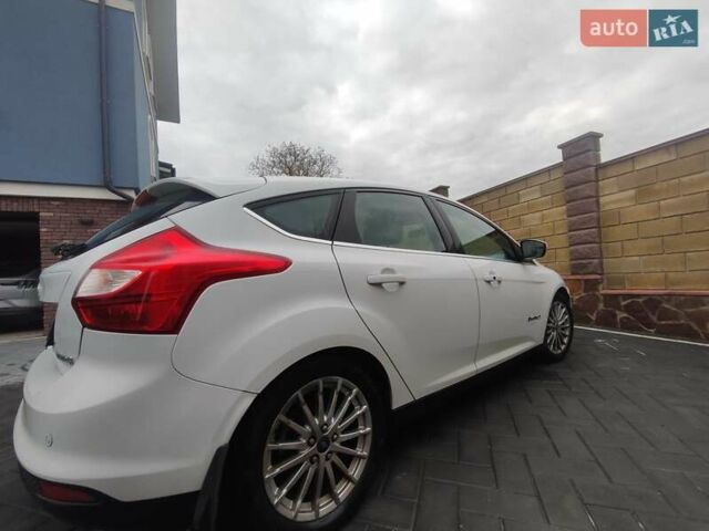 Белый Форд Фокус, объемом двигателя 0 л и пробегом 92 тыс. км за 6500 $, фото 5 на Automoto.ua