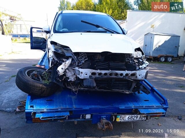 Белый Форд Фокус, объемом двигателя 1 л и пробегом 188 тыс. км за 3500 $, фото 1 на Automoto.ua