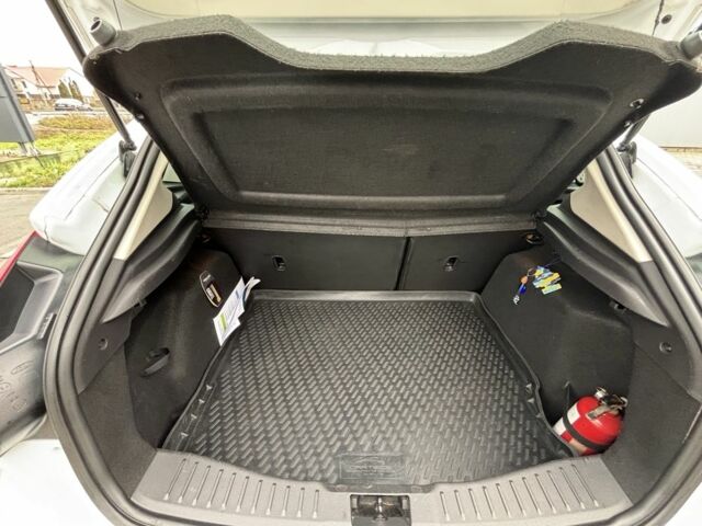 Белый Форд Фокус, объемом двигателя 1 л и пробегом 160 тыс. км за 5990 $, фото 18 на Automoto.ua