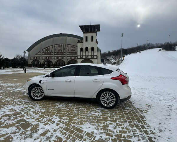 Білий Форд Фокус, об'ємом двигуна 0 л та пробігом 107 тис. км за 8000 $, фото 2 на Automoto.ua