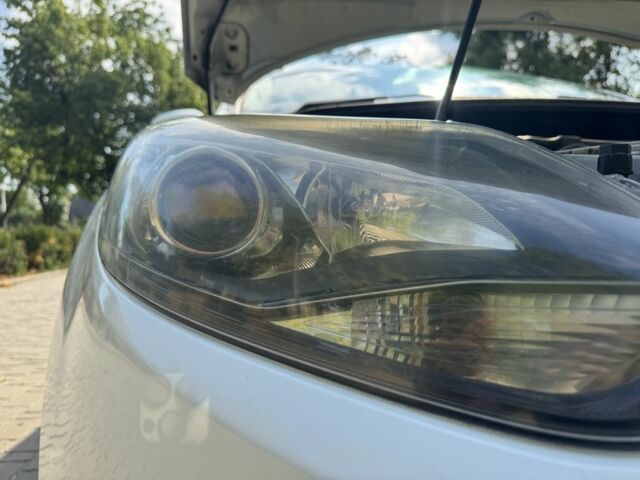 Белый Форд Фокус, объемом двигателя 1 л и пробегом 228 тыс. км за 6000 $, фото 12 на Automoto.ua