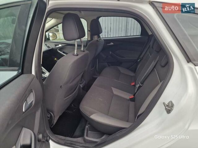 Белый Форд Фокус, объемом двигателя 1 л и пробегом 149 тыс. км за 5600 $, фото 6 на Automoto.ua