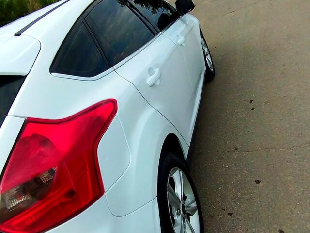 Белый Форд Фокус, объемом двигателя 1 л и пробегом 230 тыс. км за 6600 $, фото 7 на Automoto.ua