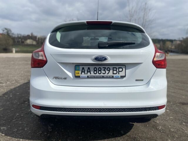 Белый Форд Фокус, объемом двигателя 1 л и пробегом 240 тыс. км за 4700 $, фото 1 на Automoto.ua