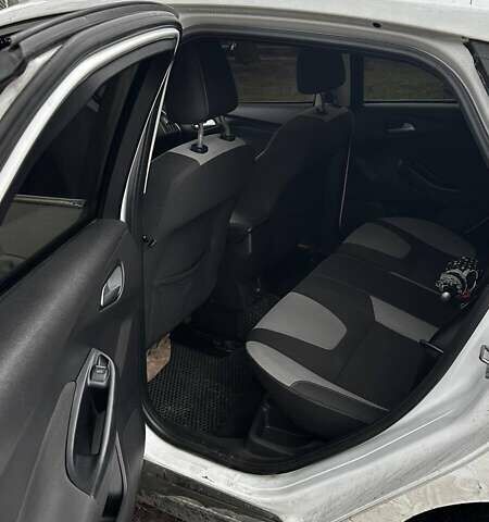 Белый Форд Фокус, объемом двигателя 1 л и пробегом 149 тыс. км за 6600 $, фото 7 на Automoto.ua