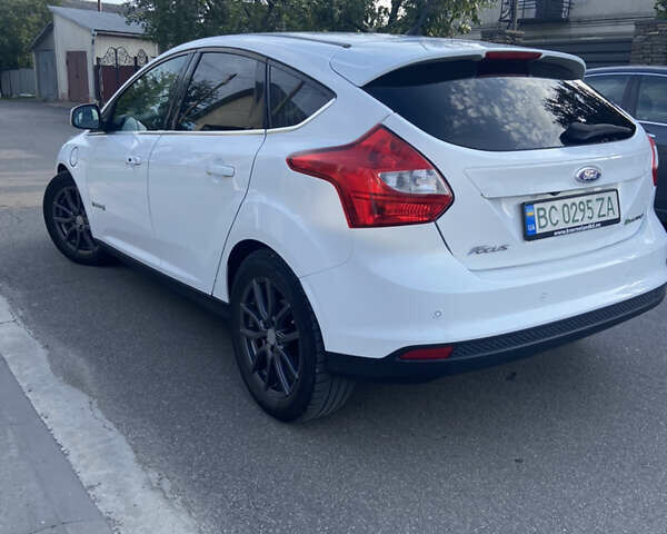 Белый Форд Фокус, объемом двигателя 0 л и пробегом 115 тыс. км за 5400 $, фото 21 на Automoto.ua