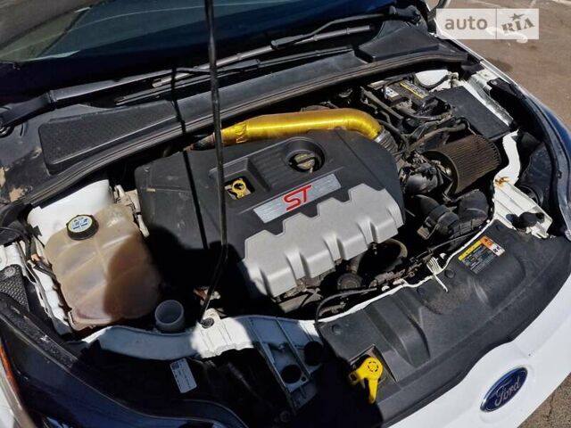 Білий Форд Фокус, об'ємом двигуна 2 л та пробігом 144 тис. км за 11490 $, фото 62 на Automoto.ua