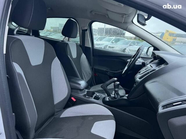 Форд Фокус 2013 в Львове на Automoto.ua Белый Форд Фокус, объемом двигателя 1 л и пробегом 290 тыс. км за 5490 $, фото 36 на Automoto.ua