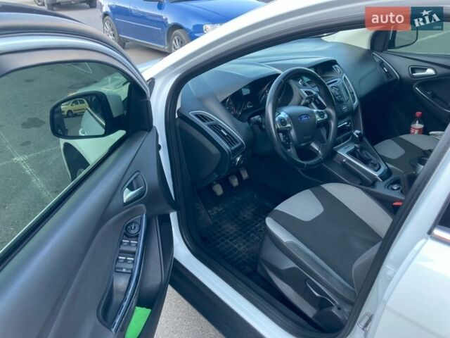 Белый Форд Фокус, объемом двигателя 1 л и пробегом 230 тыс. км за 6000 $, фото 3 на Automoto.ua