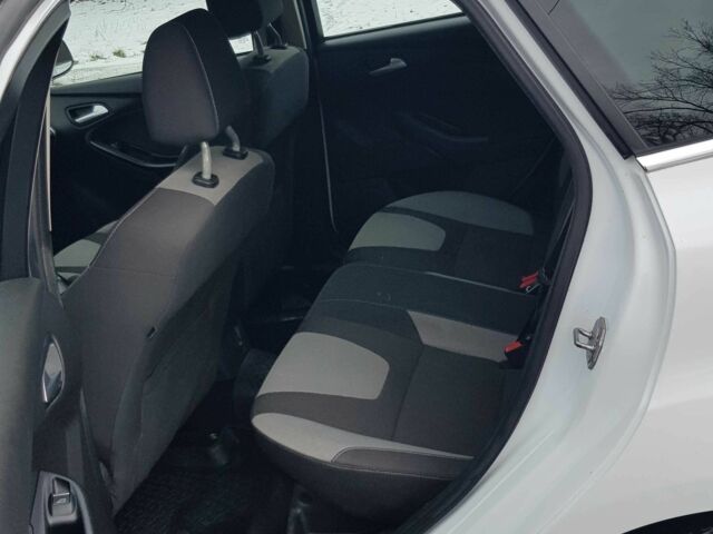 Білий Форд Фокус, об'ємом двигуна 1 л та пробігом 120 тис. км за 6500 $, фото 16 на Automoto.ua