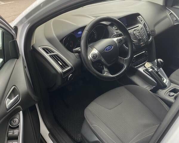 Білий Форд Фокус, об'ємом двигуна 1.56 л та пробігом 284 тис. км за 7500 $, фото 5 на Automoto.ua