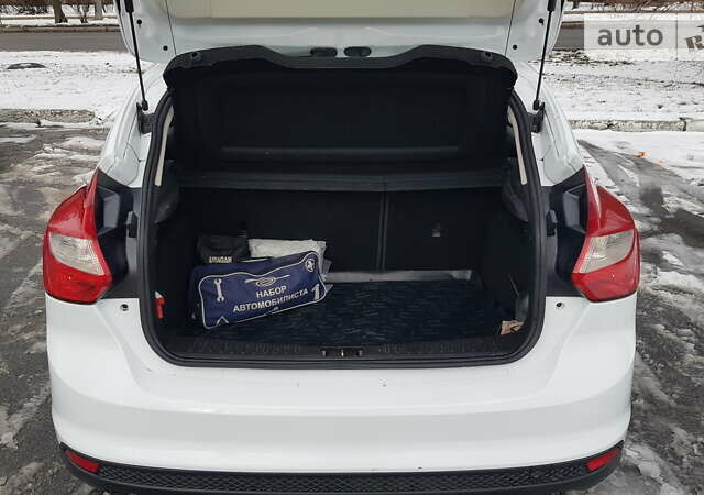 Белый Форд Фокус, объемом двигателя 1 л и пробегом 122 тыс. км за 6800 $, фото 22 на Automoto.ua