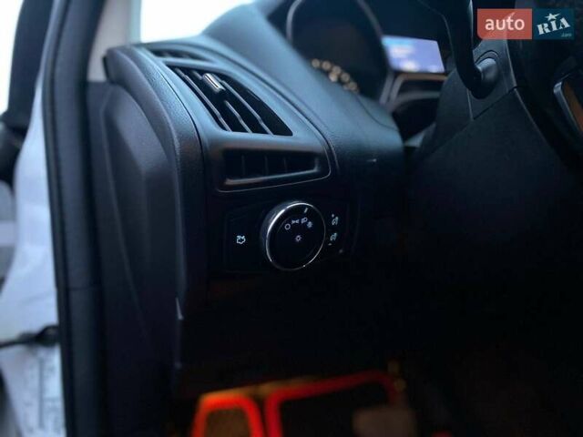 Белый Форд Фокус, объемом двигателя 2 л и пробегом 226 тыс. км за 6990 $, фото 17 на Automoto.ua