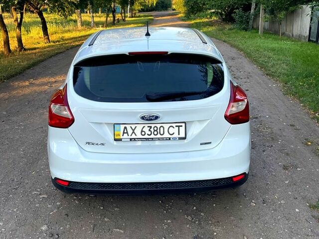 Белый Форд Фокус, объемом двигателя 1 л и пробегом 135 тыс. км за 5500 $, фото 4 на Automoto.ua