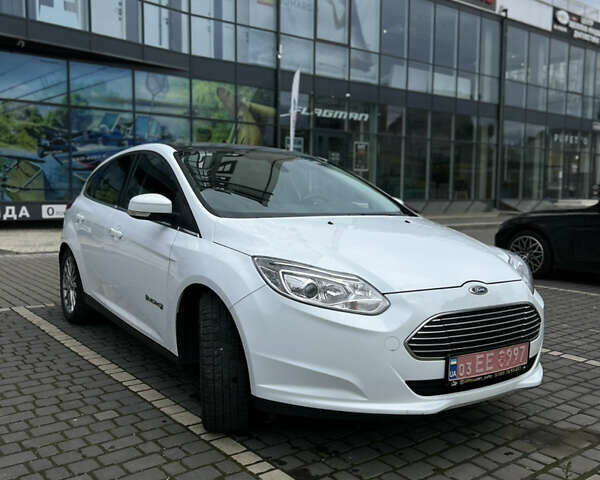 Форд Фокус 2013 в Ивано-Франковске на Automoto.ua Белый Форд Фокус, объемом двигателя 0 л и пробегом 165 тыс. км за 7800 $, фото 1 на Automoto.ua