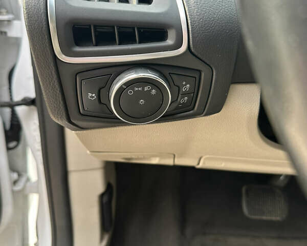 Белый Форд Фокус, объемом двигателя 0 л и пробегом 100 тыс. км за 8500 $, фото 22 на Automoto.ua