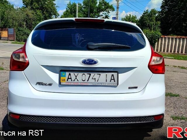 Форд Фокус 2013 в Харькове на Automoto.ua Белый Форд Фокус, объемом двигателя 1 л и пробегом 200 тыс. км за 5750 $, фото 3 на Automoto.ua