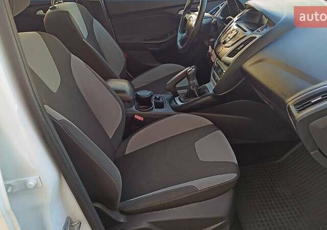 Білий Форд Фокус, об'ємом двигуна 1 л та пробігом 152 тис. км за 6630 $, фото 5 на Automoto.ua