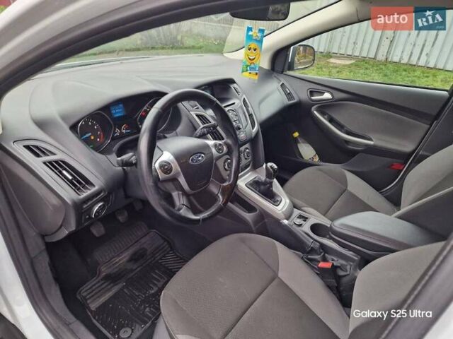 Белый Форд Фокус, объемом двигателя 1 л и пробегом 149 тыс. км за 5600 $, фото 3 на Automoto.ua