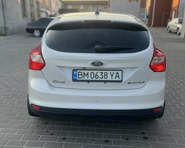 Белый Форд Фокус, объемом двигателя 0 л и пробегом 140 тыс. км за 7000 $, фото 3 на Automoto.ua