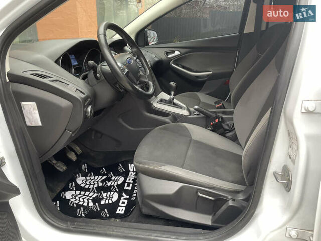 Белый Форд Фокус, объемом двигателя 1.56 л и пробегом 260 тыс. км за 7399 $, фото 6 на Automoto.ua