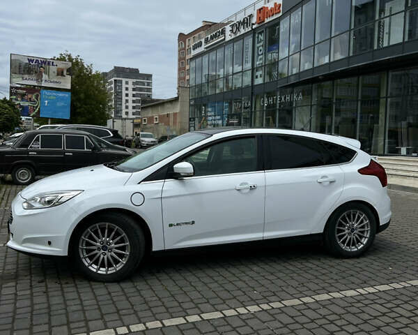 Форд Фокус 2013 в Ивано-Франковске на Automoto.ua Белый Форд Фокус, объемом двигателя 0 л и пробегом 165 тыс. км за 7800 $, фото 3 на Automoto.ua