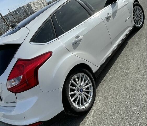 Белый Форд Фокус, объемом двигателя 0 л и пробегом 78 тыс. км за 7700 $, фото 1 на Automoto.ua