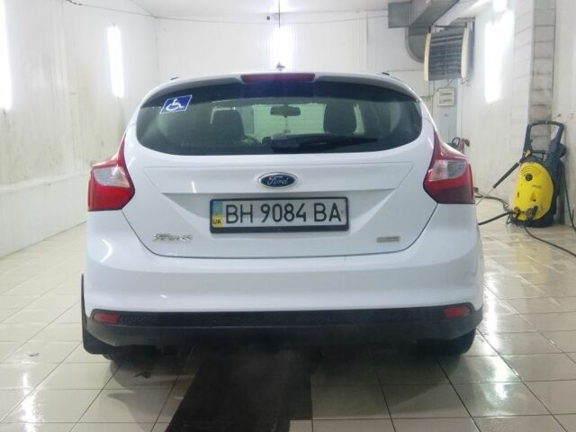 Белый Форд Фокус, объемом двигателя 1 л и пробегом 119 тыс. км за 6100 $, фото 4 на Automoto.ua