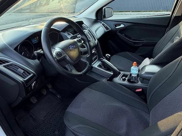 Білий Форд Фокус, об'ємом двигуна 1 л та пробігом 171 тис. км за 6200 $, фото 5 на Automoto.ua