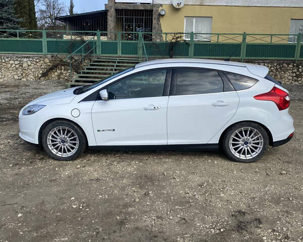 Белый Форд Фокус, объемом двигателя 0 л и пробегом 115 тыс. км за 7200 $, фото 7 на Automoto.ua