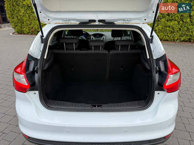 Белый Форд Фокус, объемом двигателя 1.6 л и пробегом 227 тыс. км за 8900 $, фото 36 на Automoto.ua