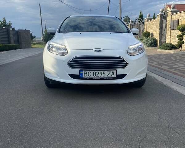 Белый Форд Фокус, объемом двигателя 0 л и пробегом 115 тыс. км за 5400 $, фото 3 на Automoto.ua