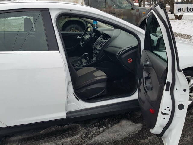 Білий Форд Фокус, об'ємом двигуна 1 л та пробігом 122 тис. км за 5800 $, фото 11 на Automoto.ua