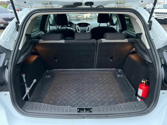 Форд Фокус 2013 в Львове на Automoto.ua Белый Форд Фокус, объемом двигателя 1 л и пробегом 290 тыс. км за 5490 $, фото 35 на Automoto.ua