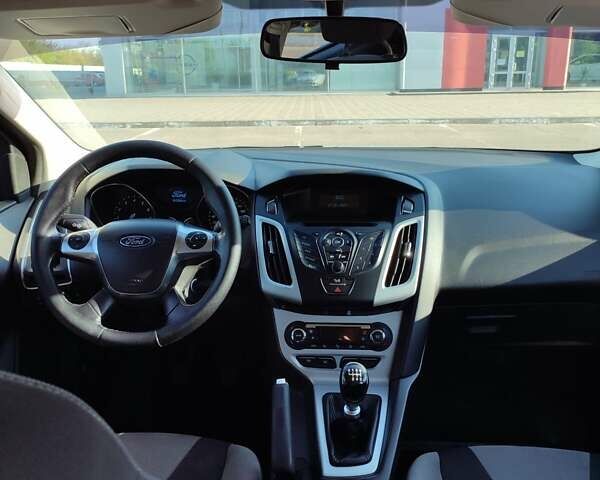 Белый Форд Фокус, объемом двигателя 1 л и пробегом 166 тыс. км за 6300 $, фото 4 на Automoto.ua