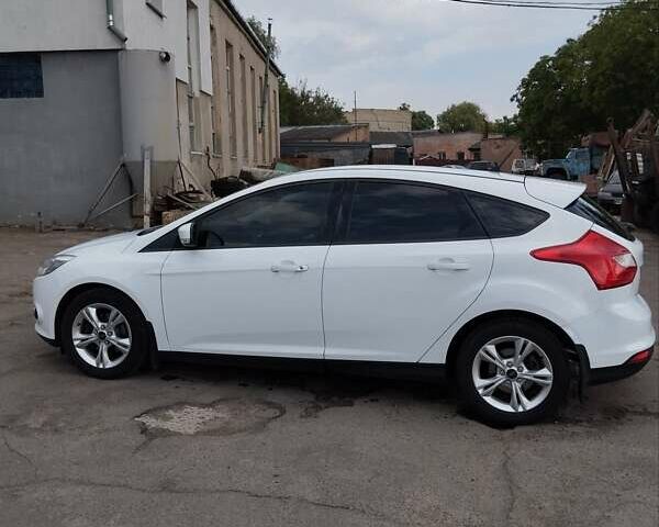 Белый Форд Фокус, объемом двигателя 1 л и пробегом 190 тыс. км за 5850 $, фото 2 на Automoto.ua